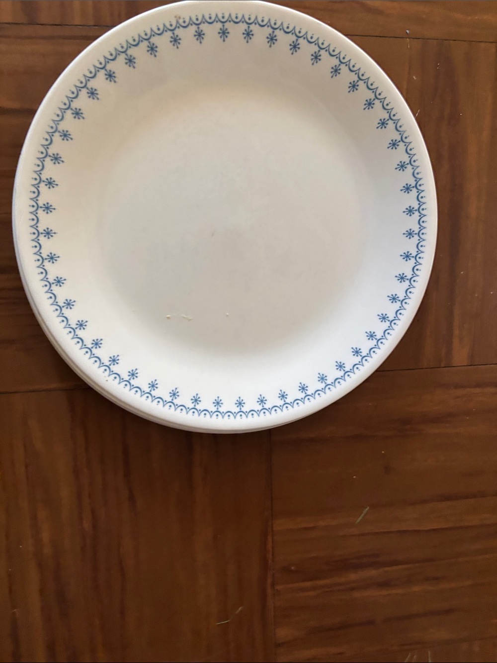 Corelle Snowflake Garland 4 dinner plates
